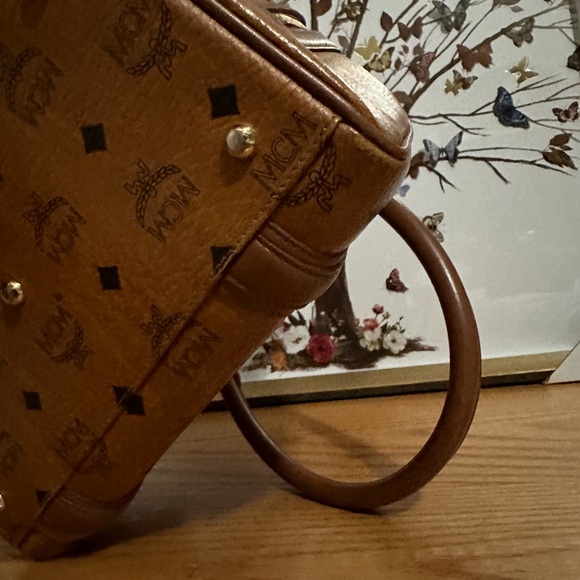 {VGUC} MCM monogram hand bag - Picture 12 of 15